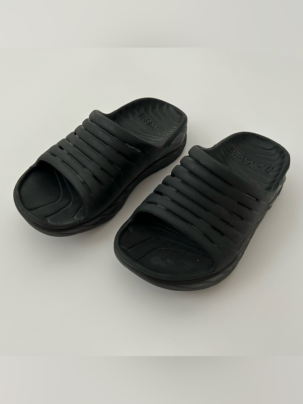 Hoka One One Ora Recovery Slides
Black
Sandals
Unisex
W7
Comfy
Prep
Athletic
$60